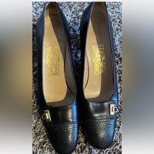 Salvatore Ferragamo Florence  Leather Low Heels Pump. Size 7.5AA